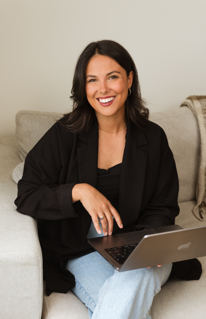 Meghan, native French female voice over artist, Quebec