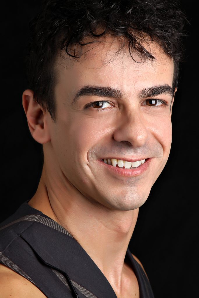 Roberto, native Brazilian Portuguese male voice over artist, Sao Paulo
