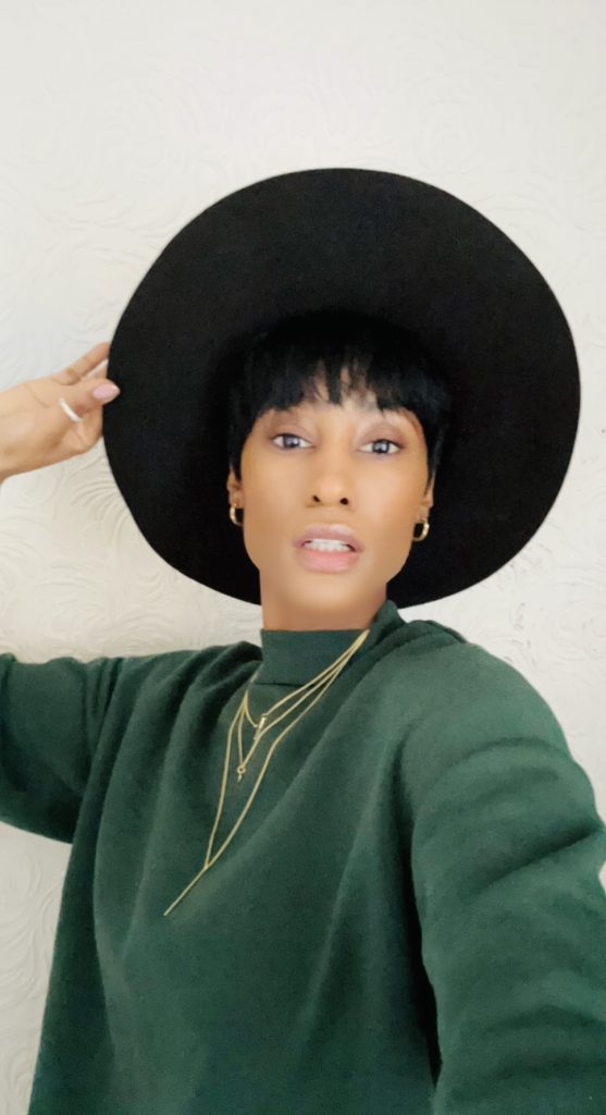 Zara, native English female voice over artist, London